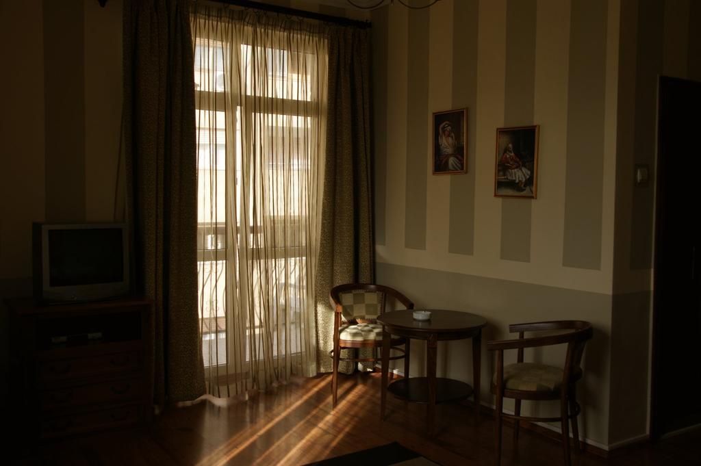 Hotel Piccolo Mondo Bucharest Room photo