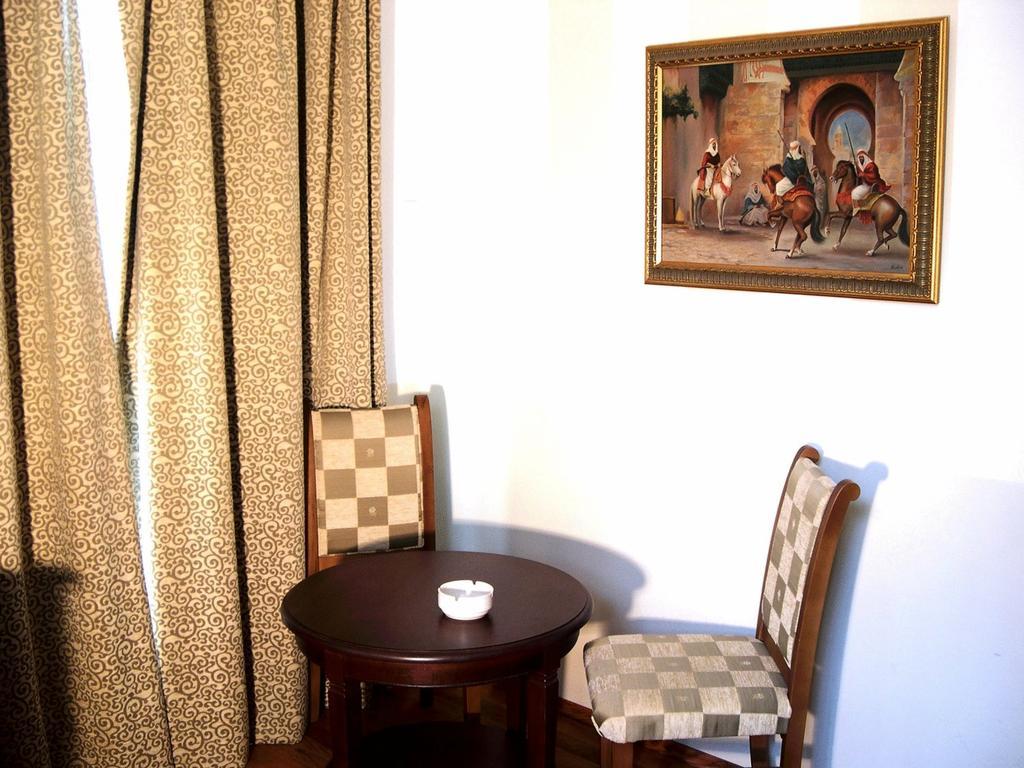 Hotel Piccolo Mondo Bucharest Room photo