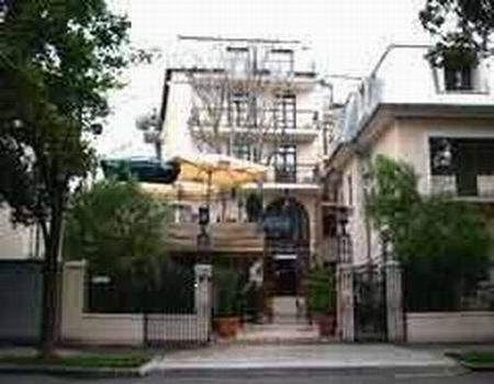 Hotel Piccolo Mondo Bucharest Exterior photo